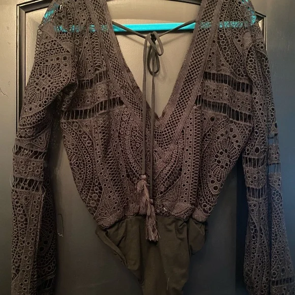 Boutique lace body suit - Picture 2 of 2